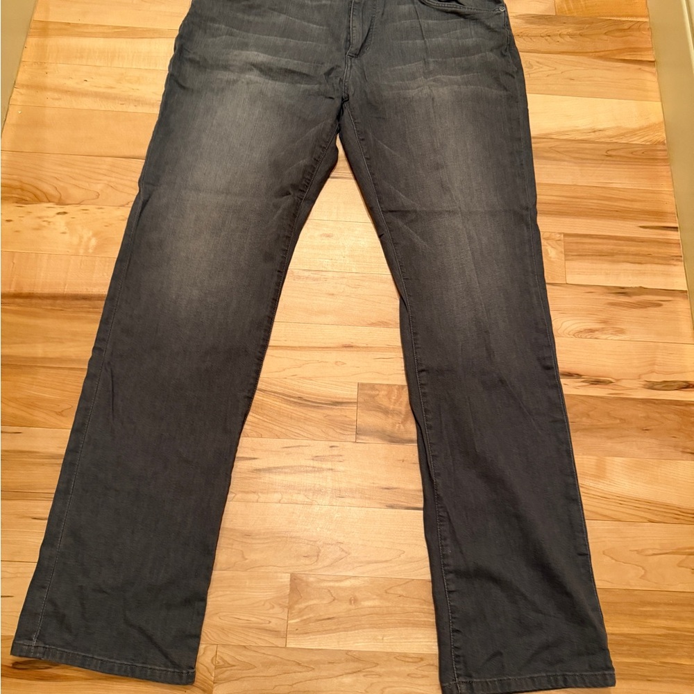 Joe's Jeans Men's Grey in color sz 36x32